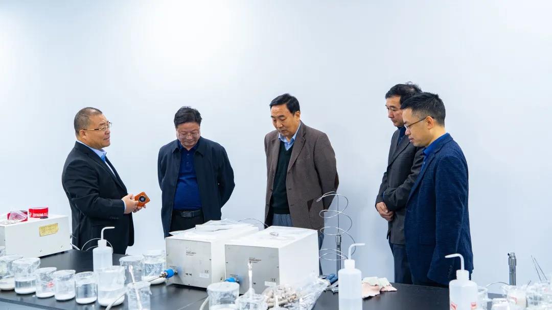 国度邮政局党组成员、副局长戴应军一行参观视察博天堂集团色谱