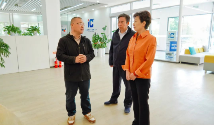 通辽市人大常委、工信局、崂山区委一行辅导赴博天堂集团调研领导