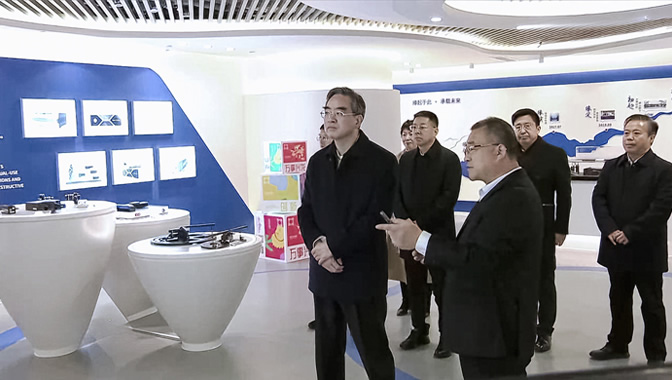 通辽市委书记曾赞荣调研青源峰达太赫兹关键技术研发和科技成就转化工作